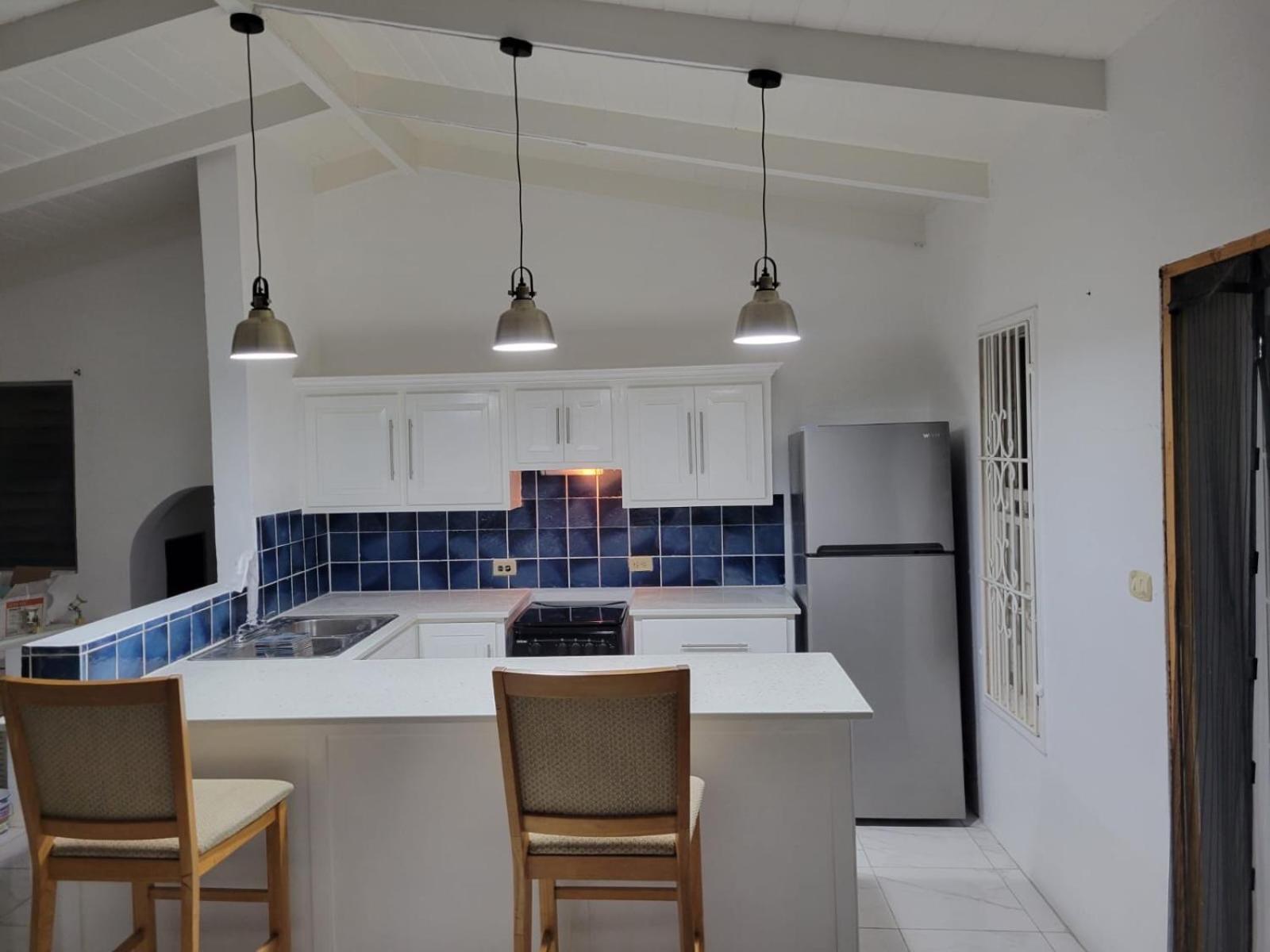 Attractive 2-Bed Apartment Stunning Sea View Dickenson Bay Esterno foto